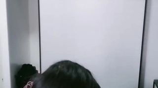 小叔子在家里客房和客廳桌子上偷情真會玩還穿婚紗和紅高跟無碼】