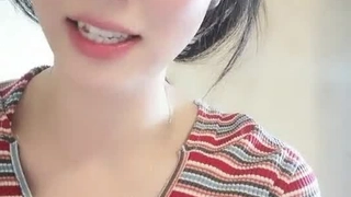 高中学妹成年礼过完天天跑来找我真烦，烦是烦，还是得做好