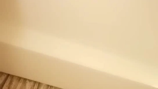 年轻妹子女上位骑乘打桩，白浆沾满可龟头后入操白皙蜜桃臀花样百出内射