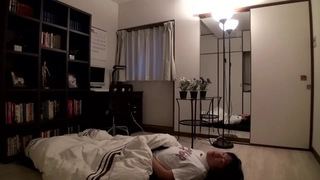 小虎牙妹子，卧室中自慰，全裸掰穴，抠逼特写蝴蝶逼鲍鱼很长，尝试淫水第02集